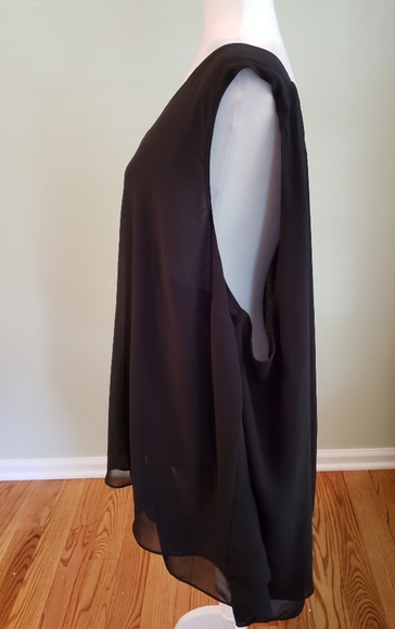 Torrid Sleeveless Assymetrical Blouse - Picture 3 of 4